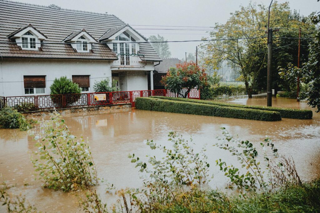 emergency water damage restoration phoenix az